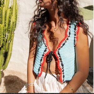 NWT Vrg Grl Blue tie front top